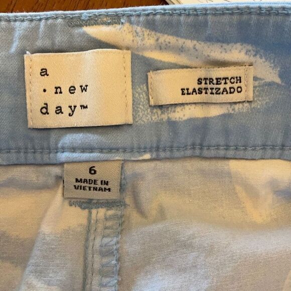 Light Blue and White Highrise Pleated Shorts With Tie Belt, 6 - Picture 7 of 14